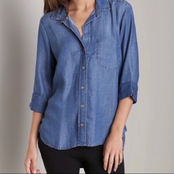 Anthropologie Tops - Anthropologie Chambray denim button down